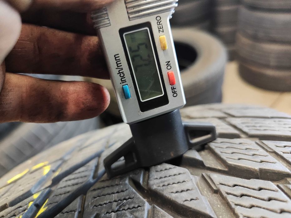 2бр.зимни гуми 235/35/20 Nokian