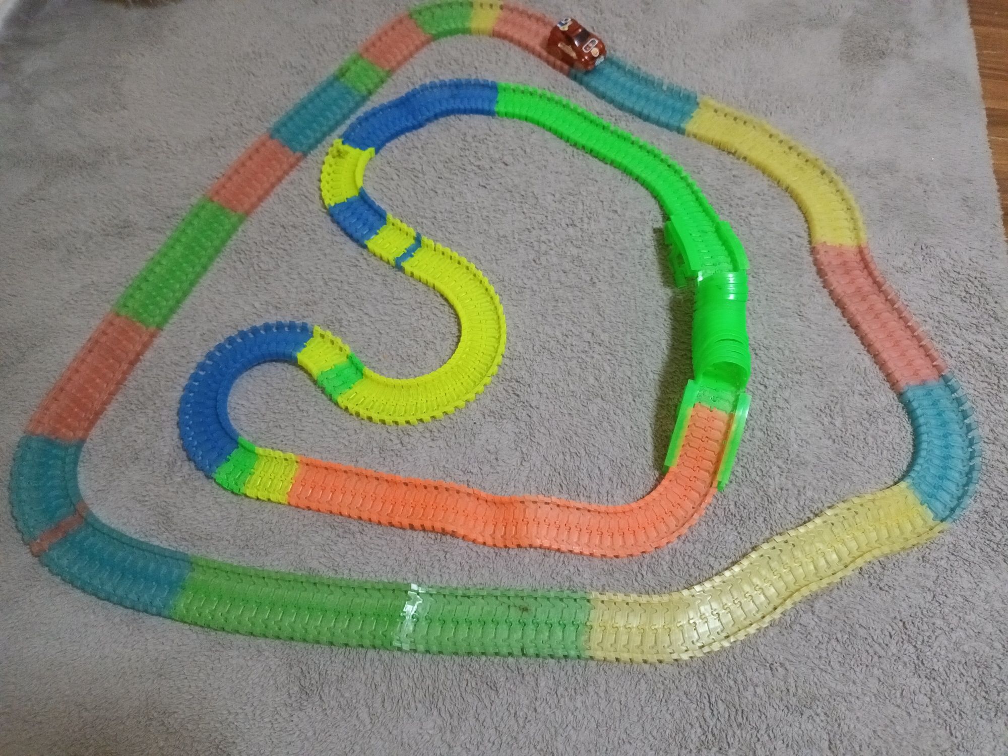 Traseu mașinuțe piste Magic Tracks