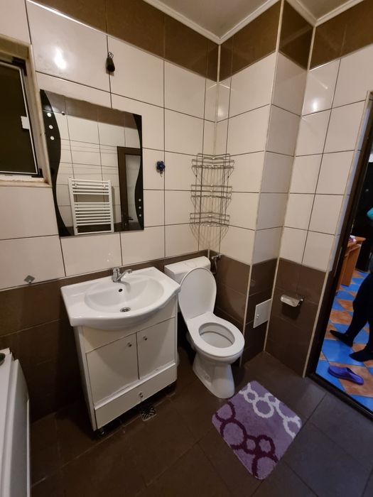 Închiriez apartament cu doua camere