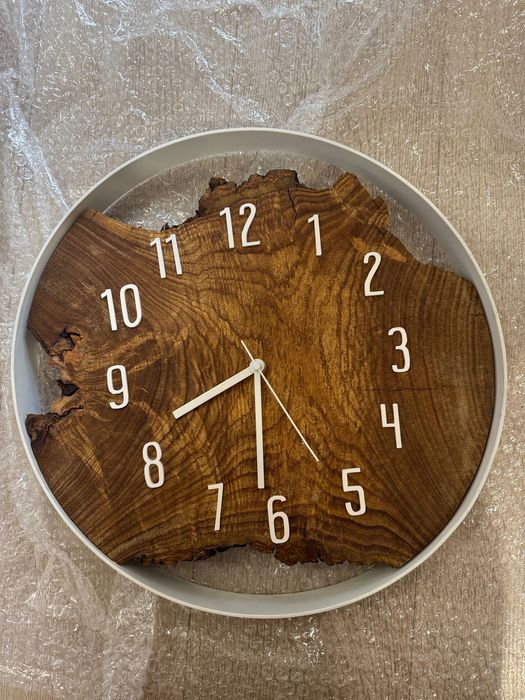 Стенен часовник ръчно изработен от дърво