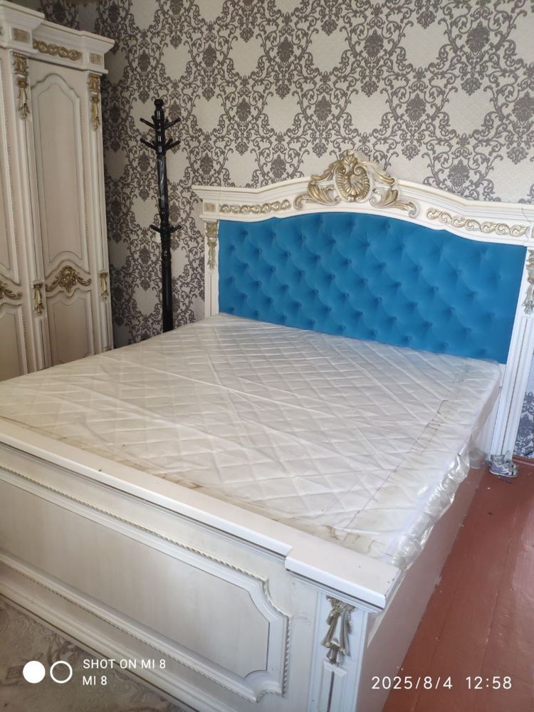 Spalniy mebel komplekt sotiladi. Holati yaxshi yengide turipti.