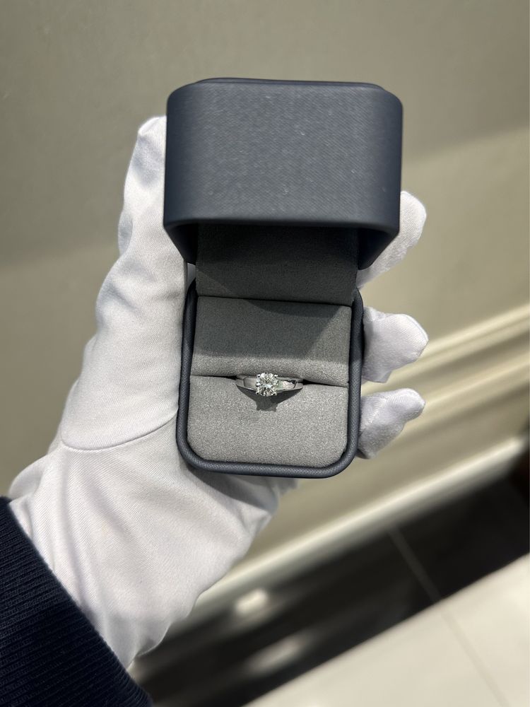 New Кольцо с Бриллиантом 1,01 ct. E/SI1