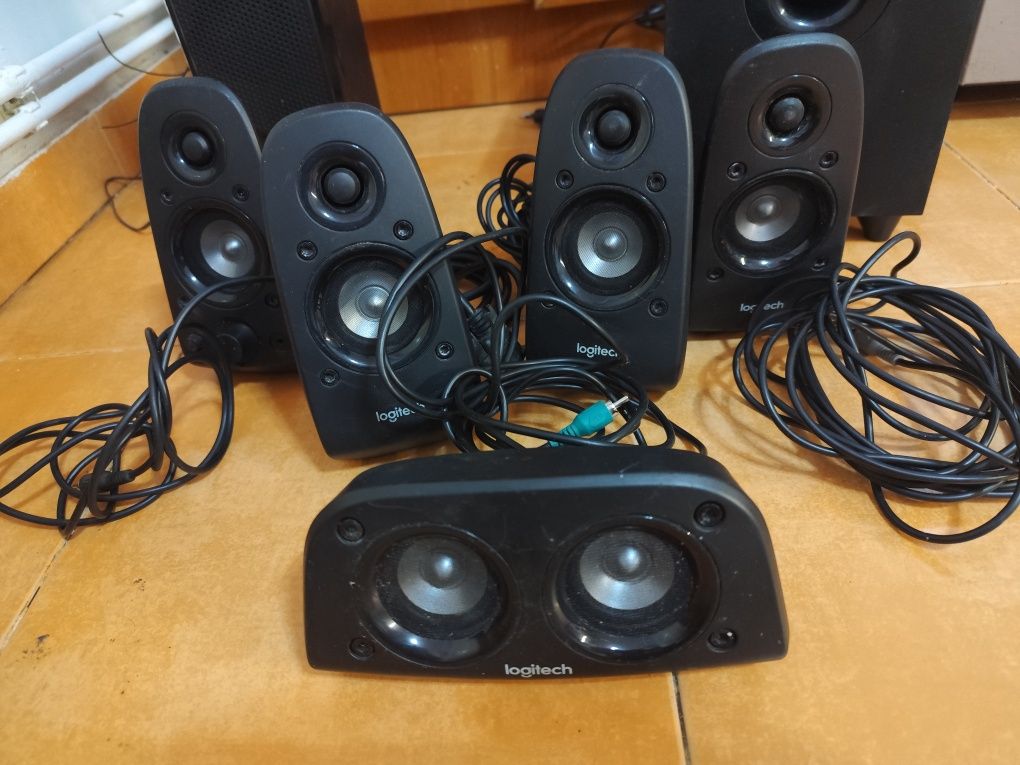 Boxe Logitech și una Akai