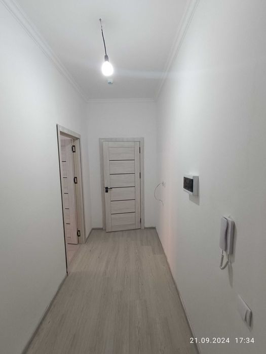 Сотилади. Янги дархон 2 (Сергели) 26 дом 8 квартира. 2 хонали.