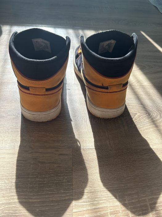 Jordan 1 mid vivid orange