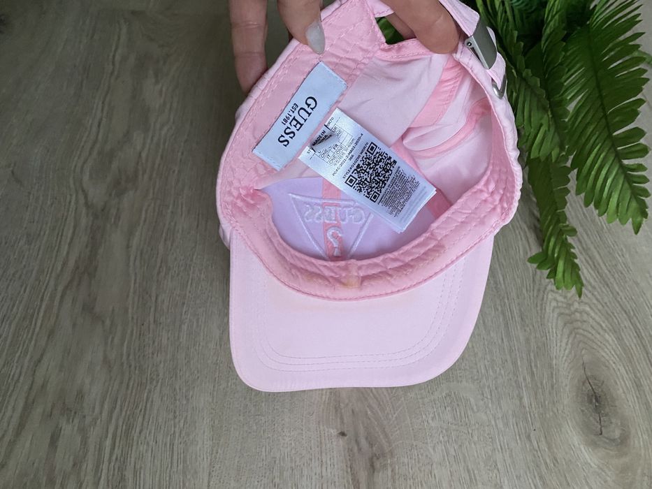 Шапка Guess!Оригинална