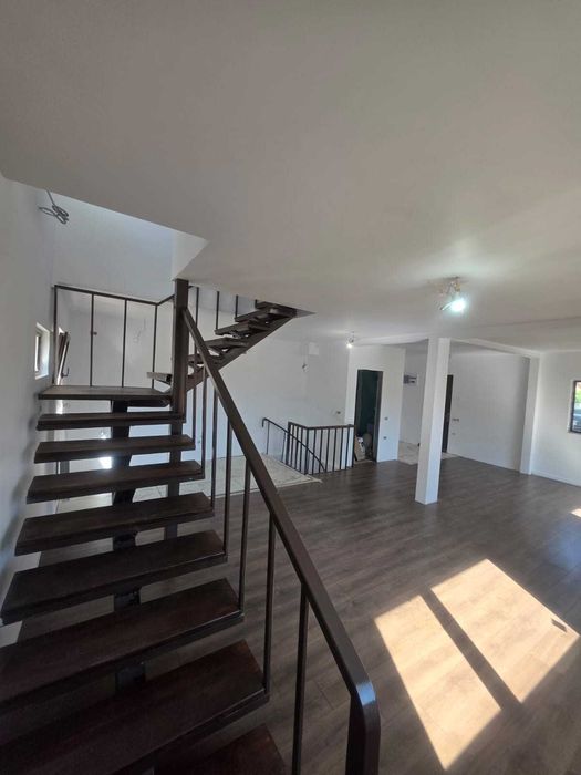 Vilă renovată 2025, 5 camere, Otopeni/ Polona – ideală birouri /firmă