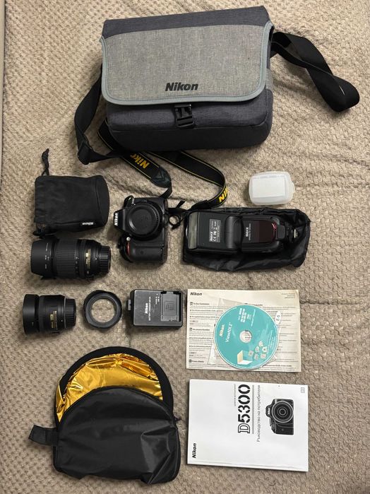 Nikon D5300 + обектив 35мм + обектив 18-105мм + аксесоари