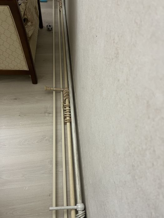 Продам карнизы