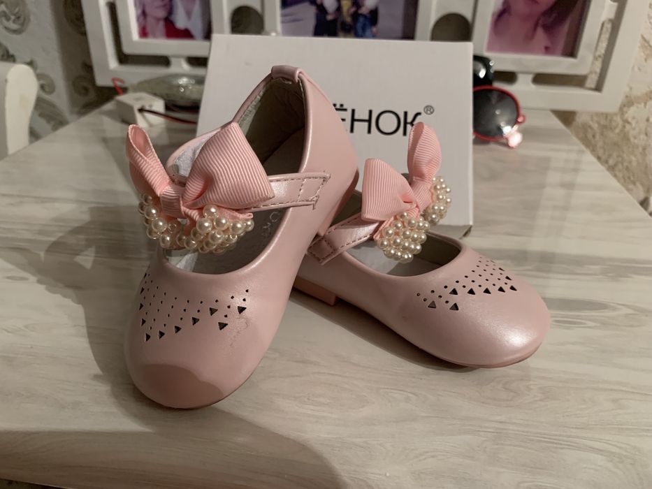 Продам туфельки и сандали