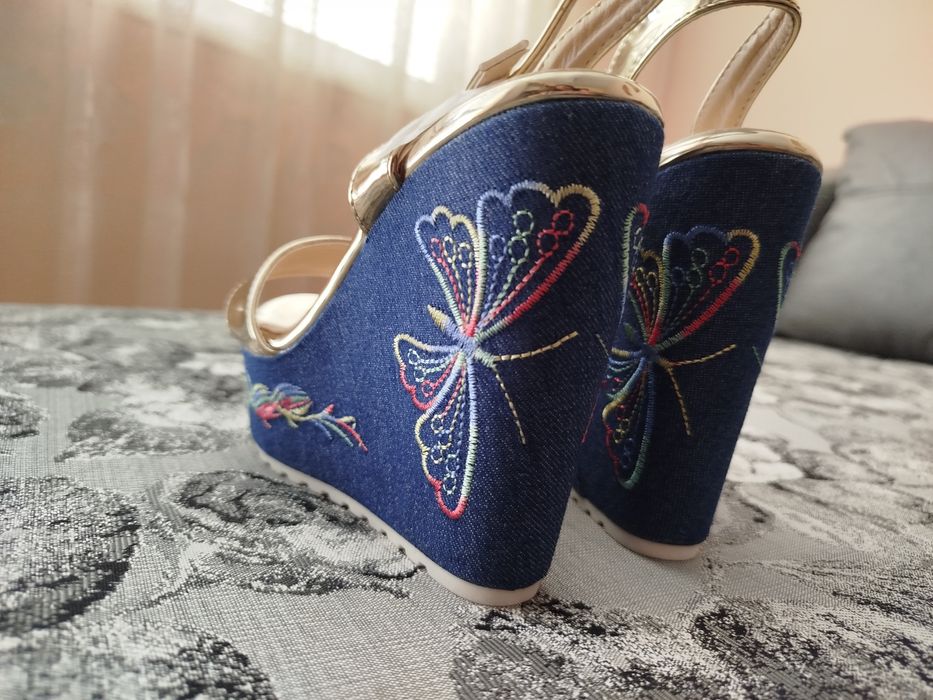 Дамски сандали на платформа