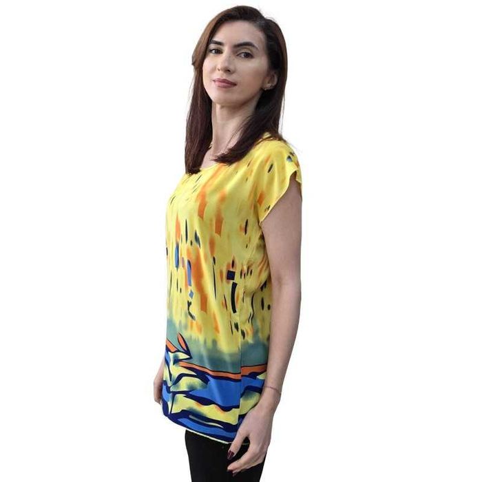 Bluza galbena imprimata, de foarte buna calitate.