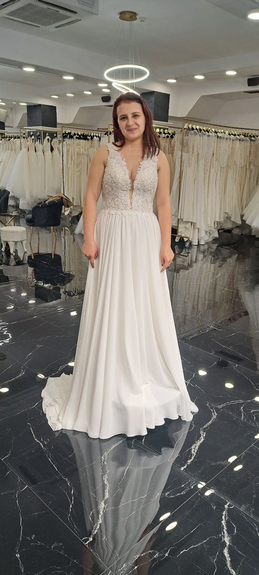Vand rochie mireasa!