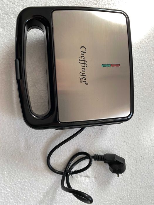 Sandwich Maker Cheffinger CF-T01 cu placa cu invelis antiaderent