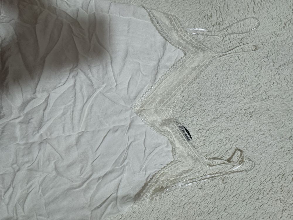Top cu dantela stradivarius