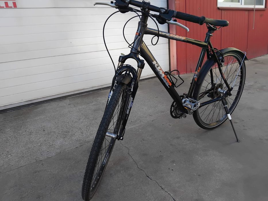 Vând bicicleta ktm din aluminiu pentru bărbați