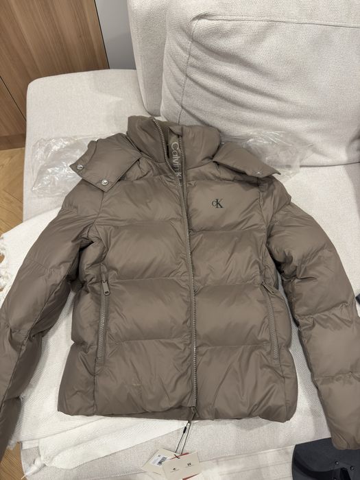 Продам стильную бежевую куртку Calvin Klein, размер XS