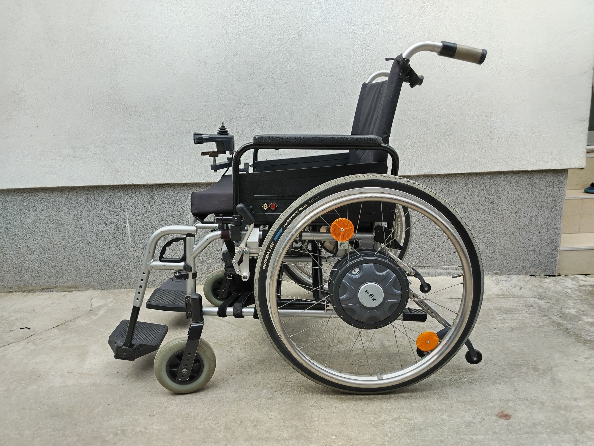 Cărucior scaun electric pliabil pentru persoane cu dizabilități