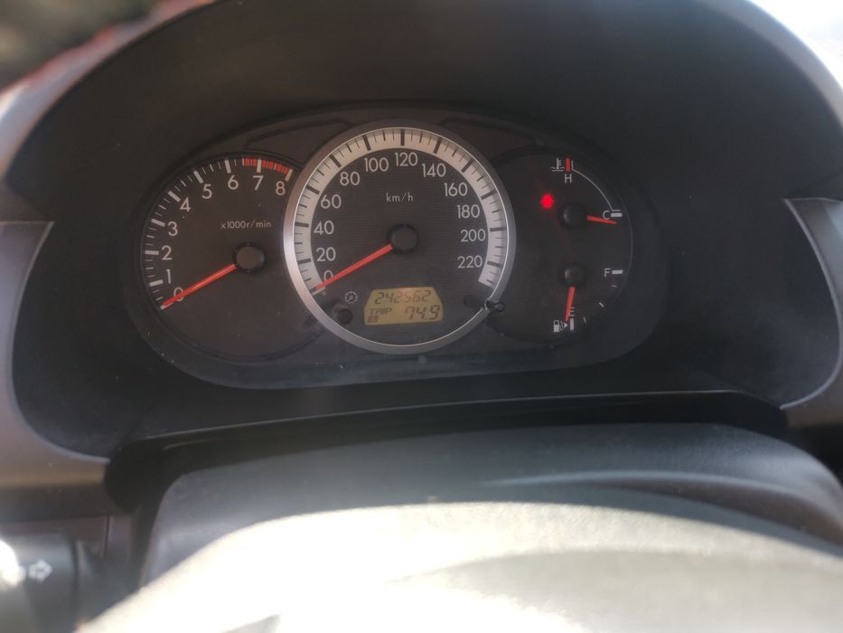 Мазда 5 1800куб. Газ, бензин 2005год.