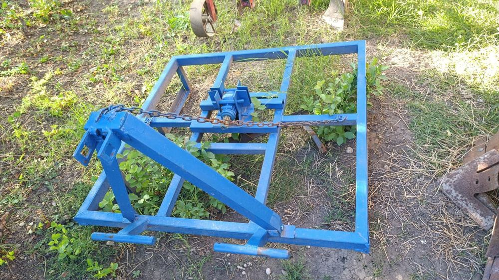 Tocătoare tip elicopter și plug vie