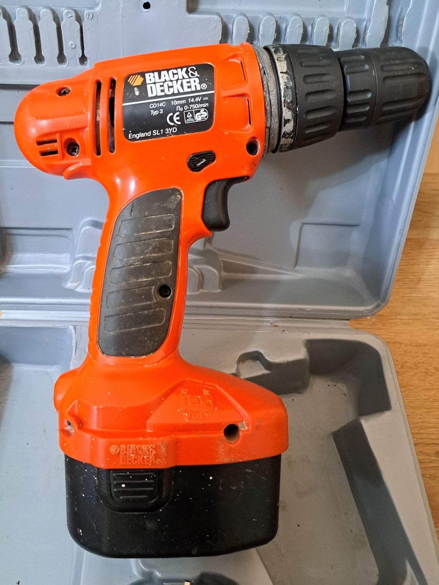 Винтоверт Black & Decker 14,4V с куфар и зарядно