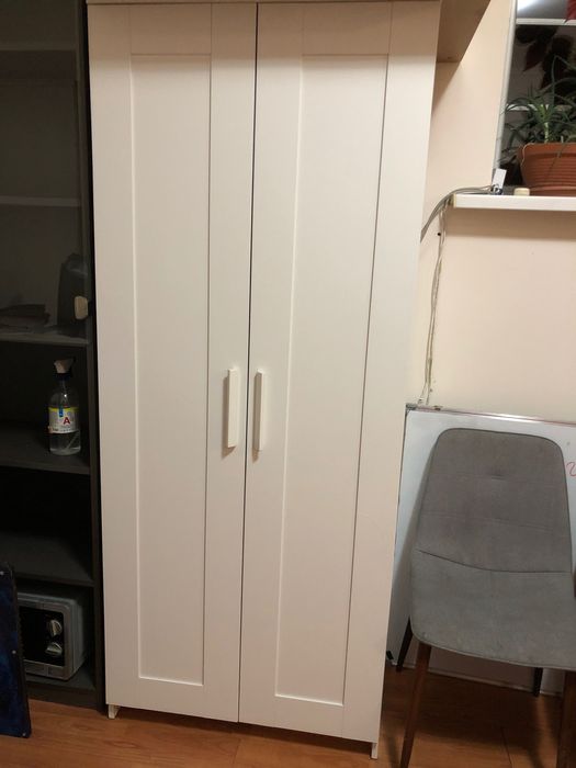 Продам белый шкаф в отличном состоянии.