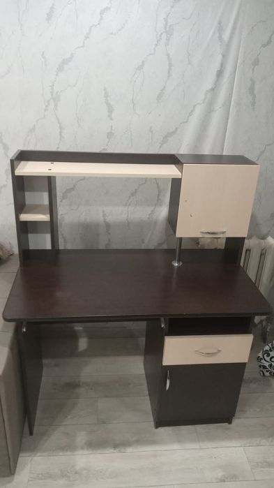 Продаётся компьютерный стол.