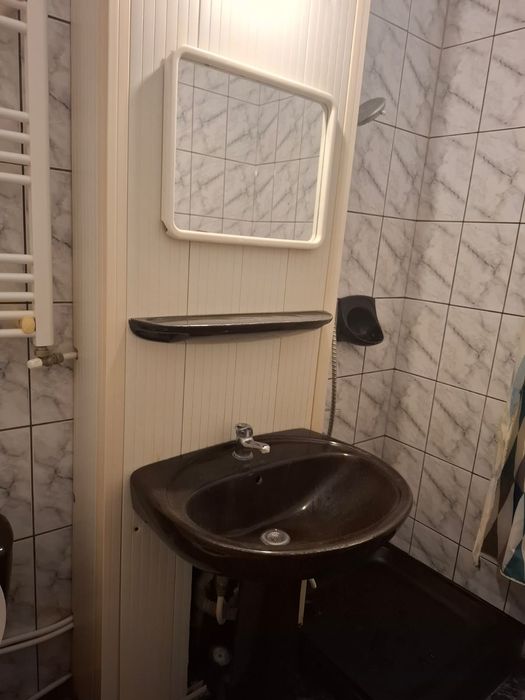 Închiriez garsonieră