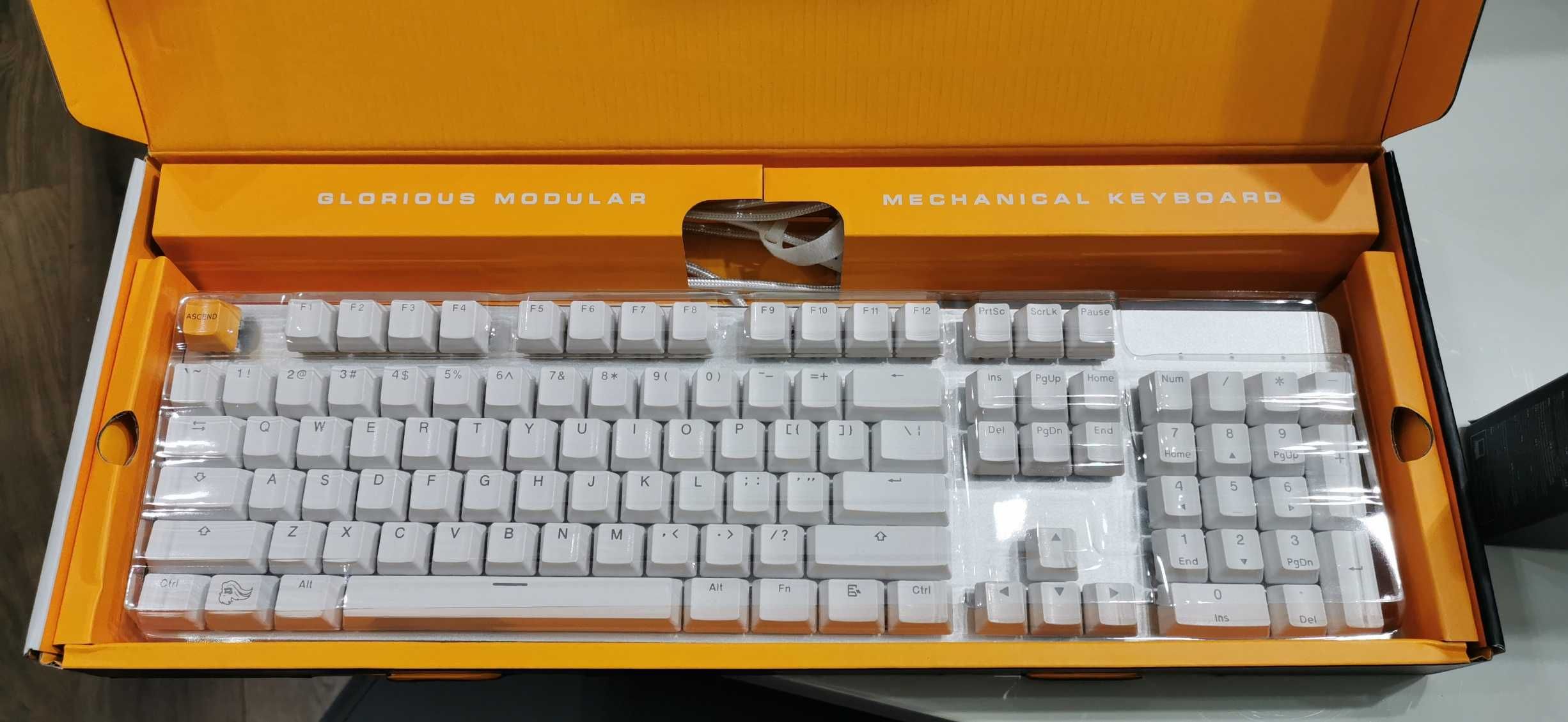 Клавиатура Glorious GMMK White ICE Edition + Мишка Logitech G102