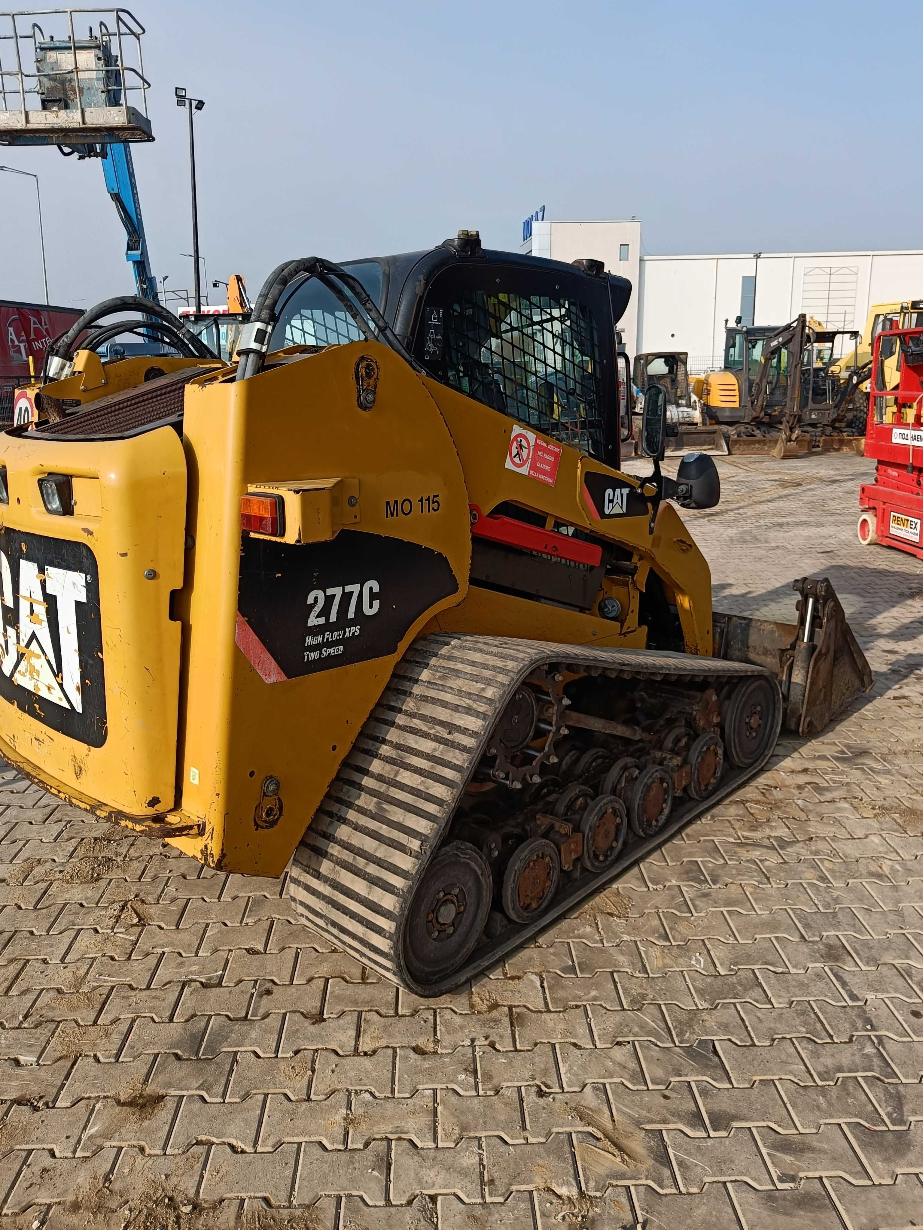 Верижен мини челен товарач 4200кг Caterpillar 277C ПОД НАЕМ от Рентекс