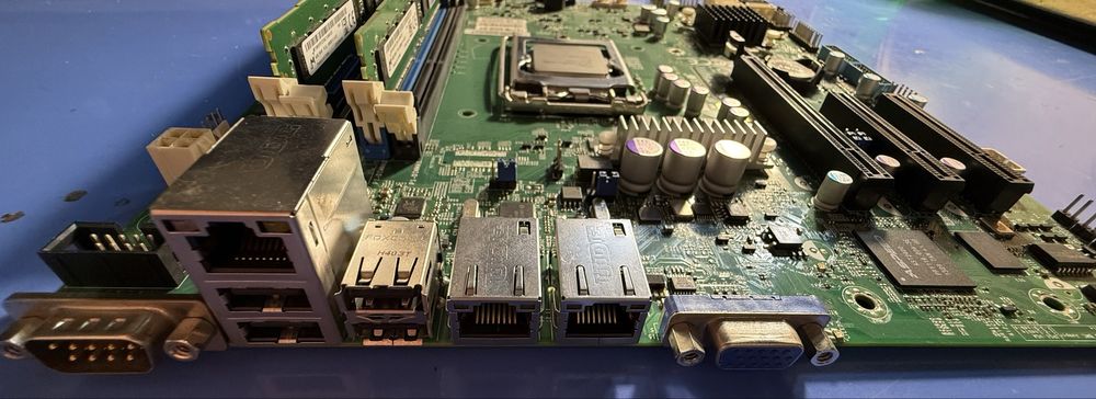 Supermicro X10SLM-F с процесор Xeon E3-1220v3 и 2x4gb DDR3 ECC RAM
