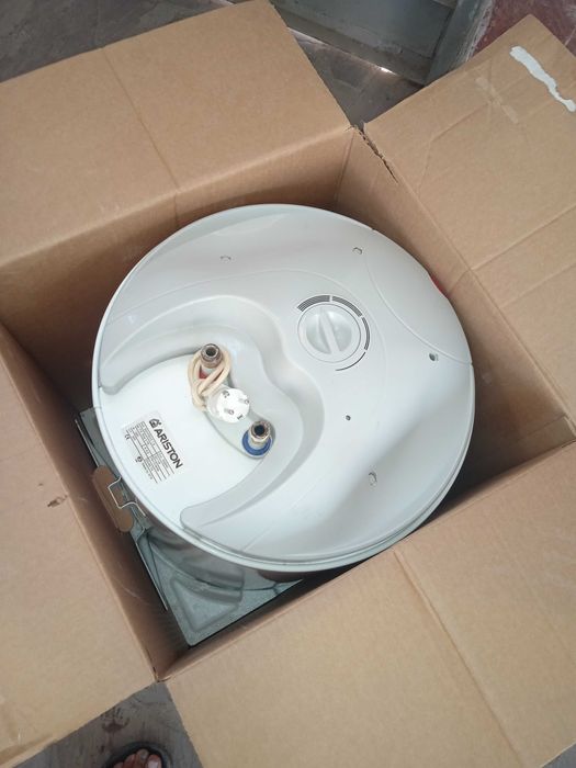 Продаётся водонагреватель Аристон 50 лит в отличном рабочем состоянии+