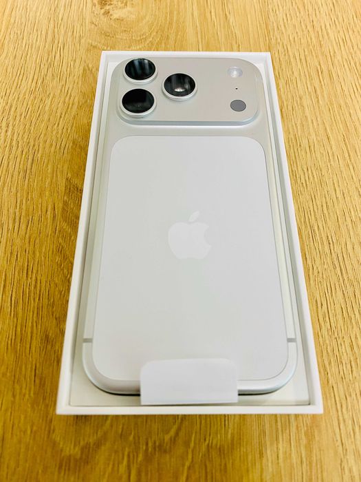 ЧИСТО НОВ !!! Apple iPhone 17 Pro, 256GB, 5G, Silver, Техномаркет