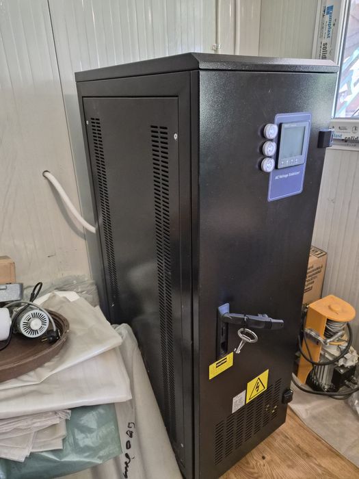 STABILIZATOR trifazat 45kva UPSET cu servomotor.