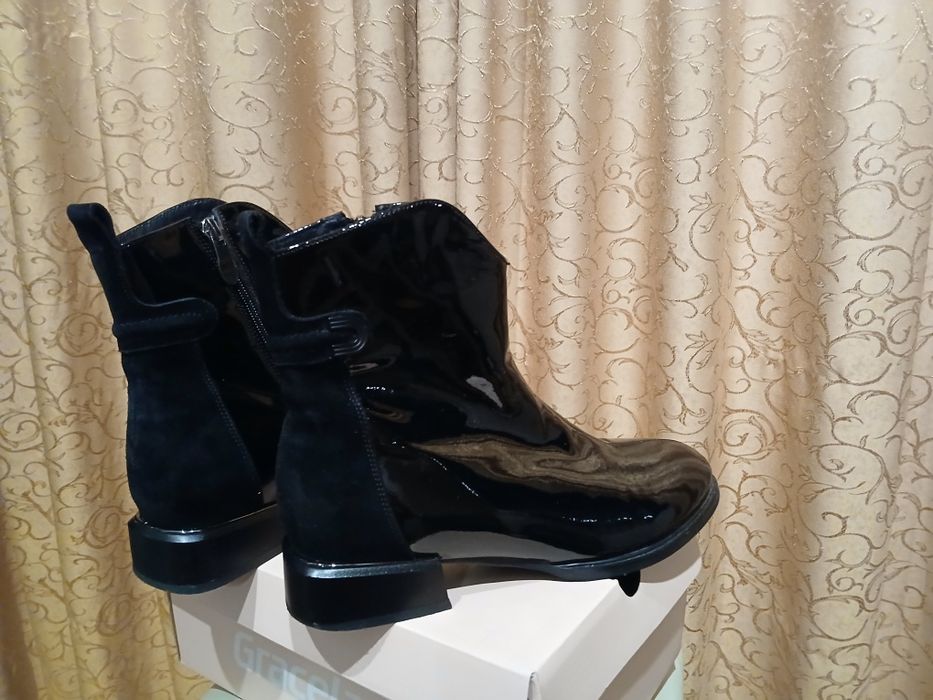 Ghete negre lăcuite damă