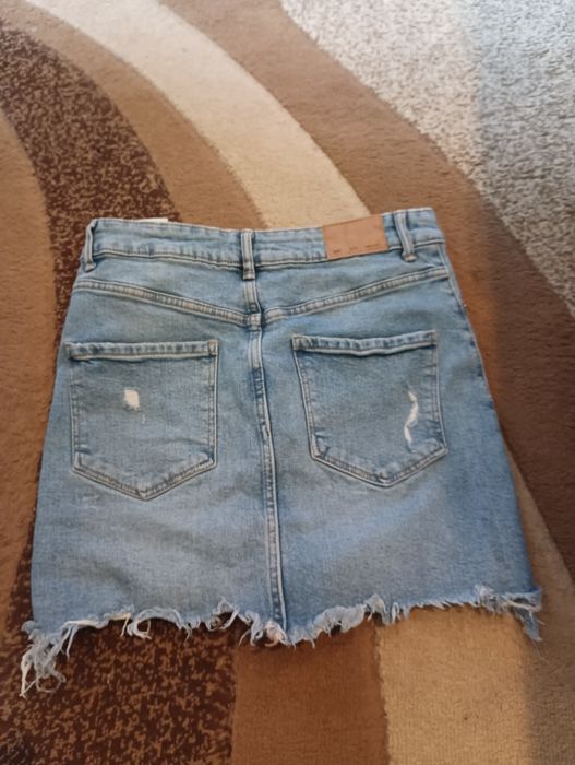 Дънкова пола на Bershka размер 36