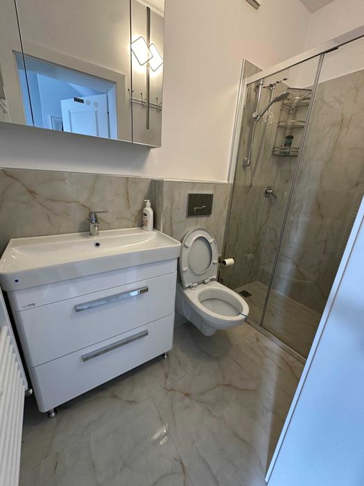 Casa  cuplata  pe colț De inchiriat