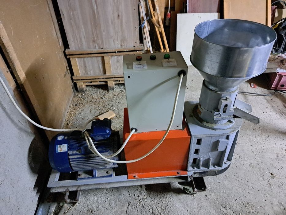 Vând granulator pt furaje.