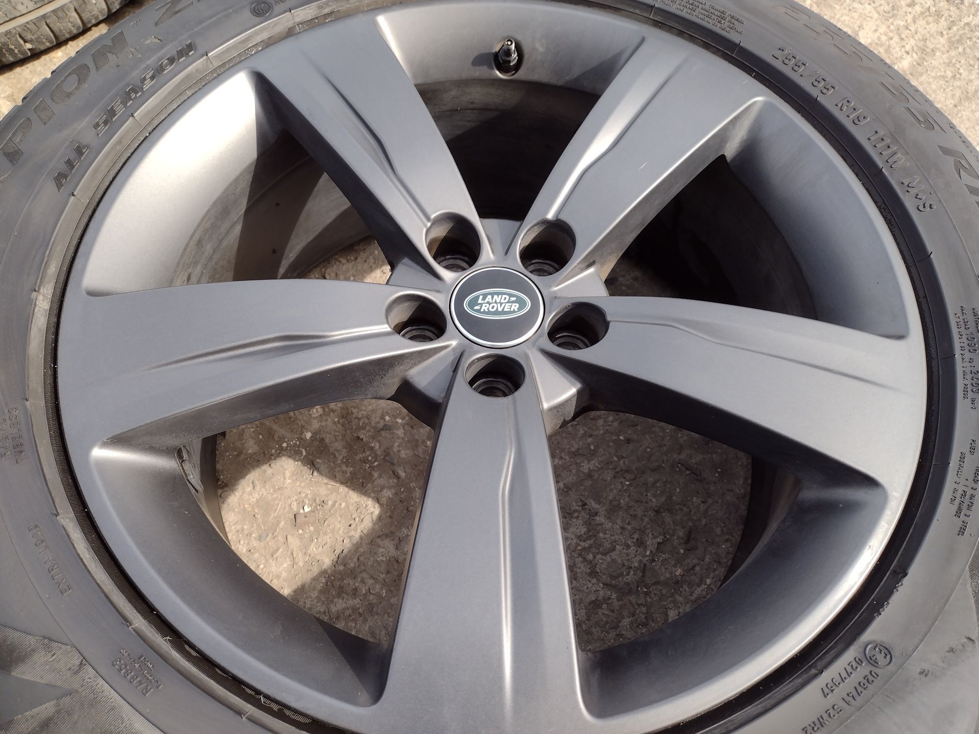 Перфектни 19-5х108 ЕТ45 8.5j Range Rover Velar