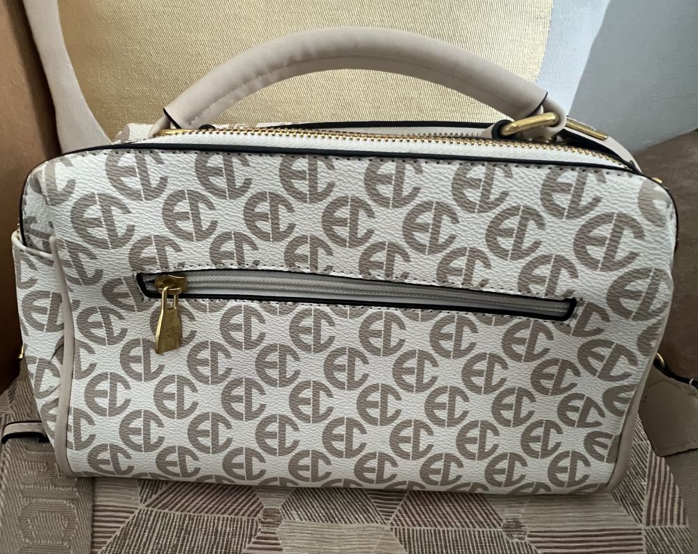 Чанти Guess - 65лв.; Enrico Coveri - 35лв.
