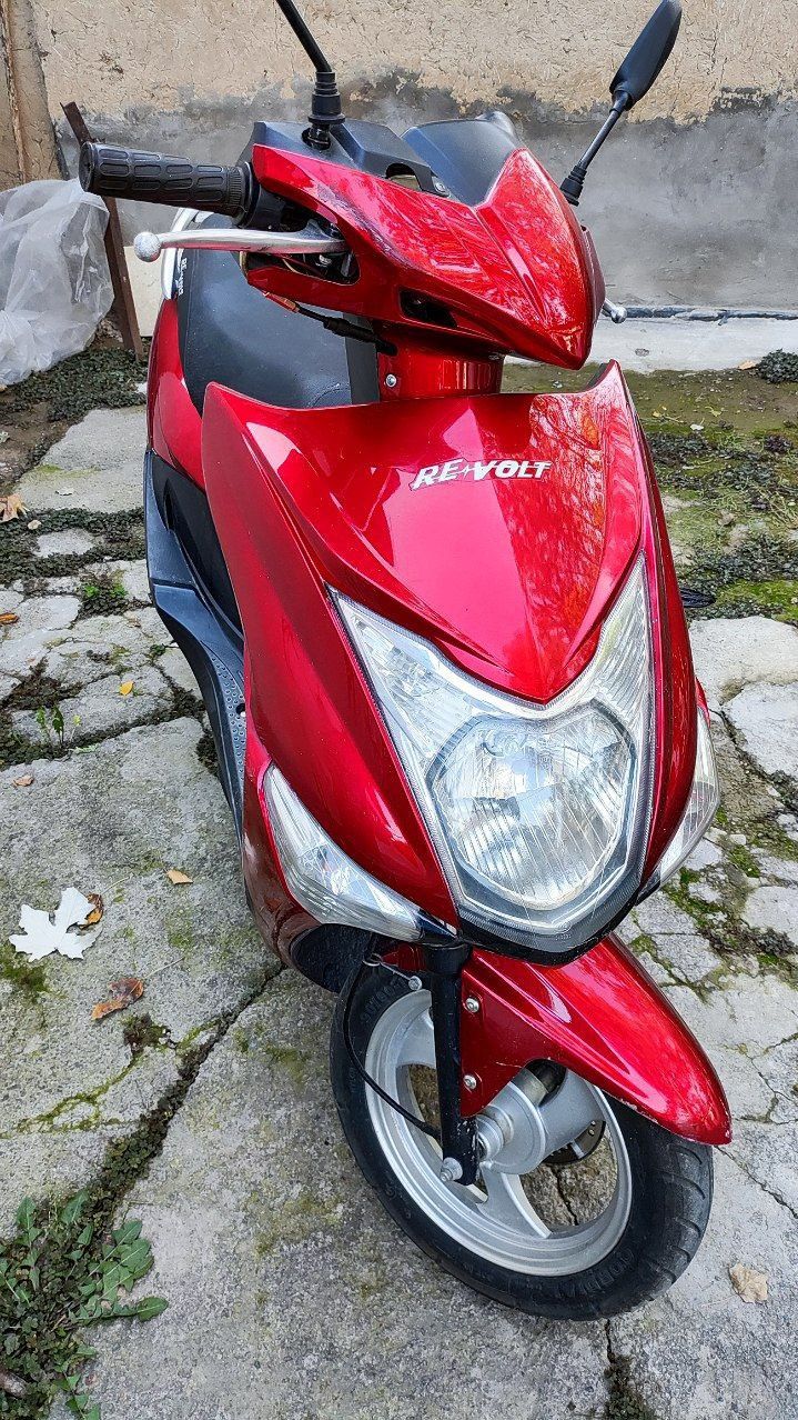 Skuter sotiladi yaxshi holatda