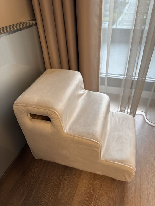 Кучешка тапицирана стълба