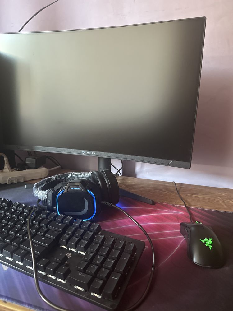 Kompyter sotiladi srochno 650$