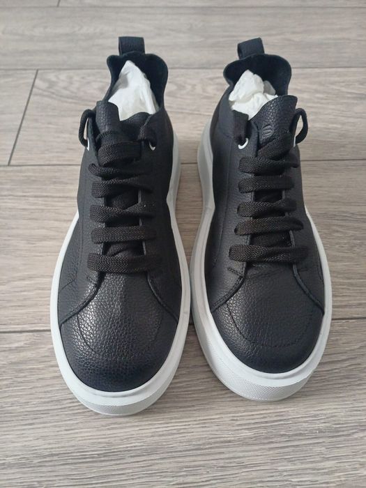 Pantofi sport noi