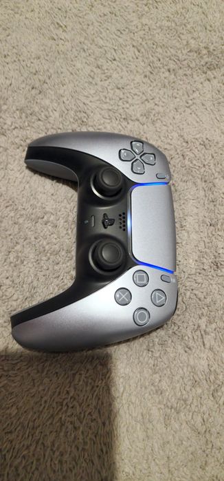 Playstation 5 + Pulse 3D Headphones + 2 controller