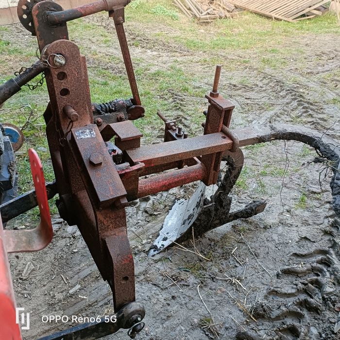 Vând plug o trupiță , 1 brazda  reversibil .