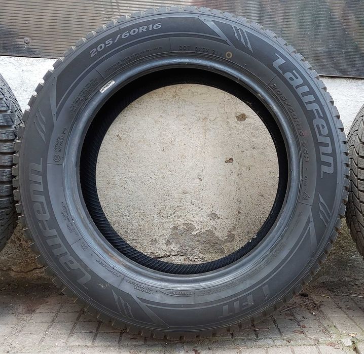 Продавам зимни гуми 205/60/R16 ,  Continental Winter Contact , Laufenn