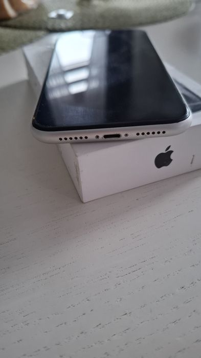 Iphone 11, 128 Gb. alb si verde mentă