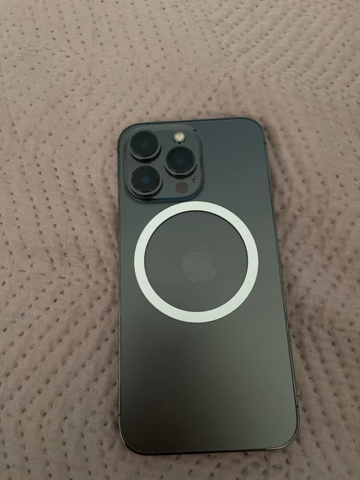 iphone 13 pro mica fisura pe fata pe spate este impecabil