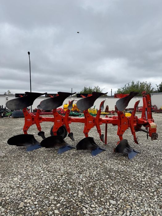 Plug agricol kuhn master 120-4 trupite
